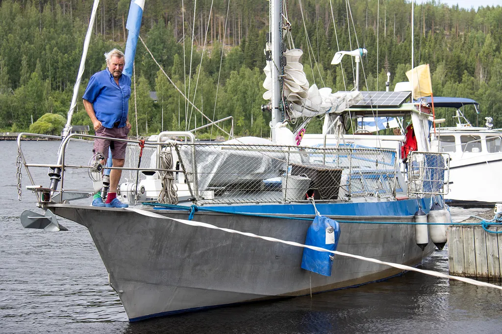 Eläkkeellä oleva merimies Sampo Halttunen palasi lapsuutensa maisemiin purjeveneellä.
