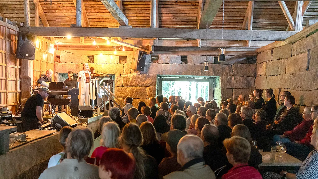 Suonteen Soitto -konserttisarjaa on järjestetty Joutsassa useana kesänä. Kuva toissakesänä järjestetystä konsertista, jonka esiintyjänä oli Anna Murtola. Arkistokuva.